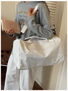 Grand sac de voyage blanc, sac bandouliere decontracte pour le fitness, les voyages et le travail.