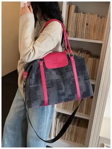 Detailed view of the stylish oil painting print travel shoulder bag with pink leather trim.