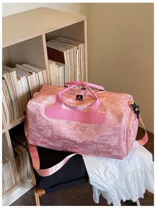 Sac de voyage rose pour femme, sac de sport imperméable et léger pour week-end avec bandoulière.