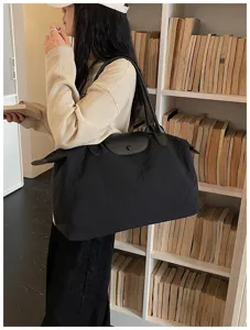 Grosse schwarze Reisetasche Damen Shopper leichte Nylon Schultertasche fuer Alltag.