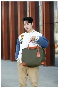Large capacity travel duffel bag, waterproof nylon gym bag, lightweight luggage bag for men.