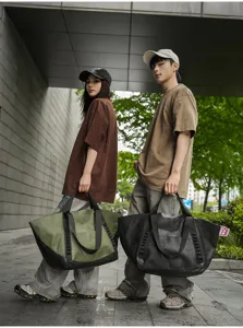 Outdoor travel duffel bag for men and women, large capacity luggage storage bag for camping