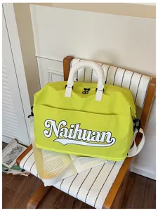 Bolsa de viaje verde lima vista detallada con asas correa de hombro e impresión Naihuan.