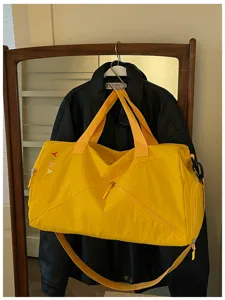 Bolso de viaje informal amarillo, bolso de deporte fitness monocolor para viajes cortos.