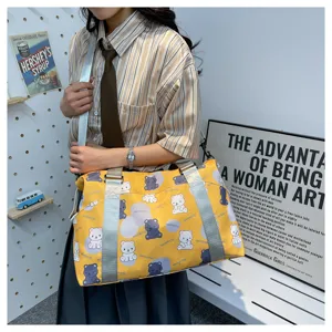 Cute bear print travel duffel bag, casual canvas shoulder luggage bag for short trips.
