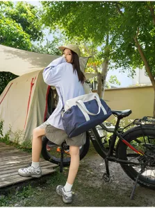 Color-blocked travel duffel bag, casual outdoor camping shoulder luggage bag for men and women.
