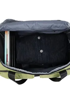 Grand sac de voyage cabas avec grande ouverture, tissu durable et poignées solides pour voyages.