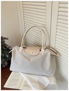 Leichte Reistasche mit grossem Fassungsvermögen, minimalistische Nylontasche für Alltag.