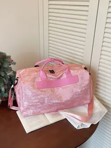 Sac de voyage rose pour femme, sac de sport léger et fourre-tout avec bandoulière pour week-end.