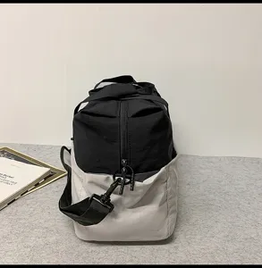 Duffel travel bag outdoor fitness sports luggage shoulder crossbody wear-resistant bag detail