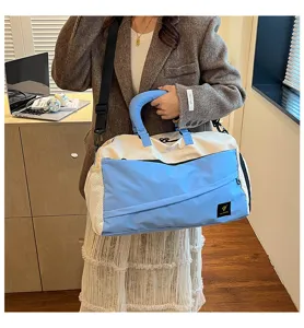 Color-block travel duffel bag, soft cotton gym shoulder bag for commute and outdoor sports.