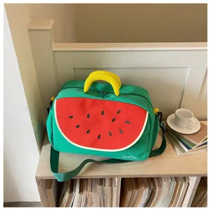 Borsa da viaggio in tela con ricamo di anguria carina, grande capacita per vacanze e sport.