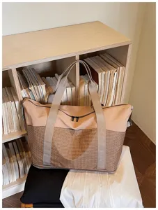 Detailed view of the large capacity travel duffel bag with stylish grid pattern and dual handles.