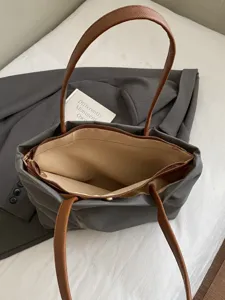Classic solid color shoulder tote bag, stylish commuting handbag for daily use and travel.