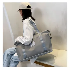 Grand sac de voyage imperméable et fourre-tout de sport pour fitness et cabine d'avion.