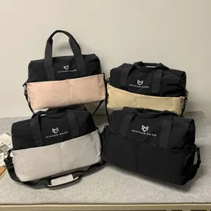 Durable travel duffel bag with large capacity, ideal for gym, sports and weekend trips.