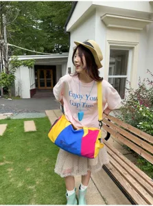 Borsa da viaggio color-block con design multicolore vivace per palestra e brevi viaggi.