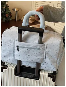 Travel duffel bag with star print, lightweight overnight gym bag with trolley sleeve.
