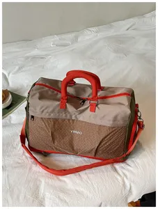 Large capacity travel duffel bag, stylish color-block design for fitness gym and weekend trips.