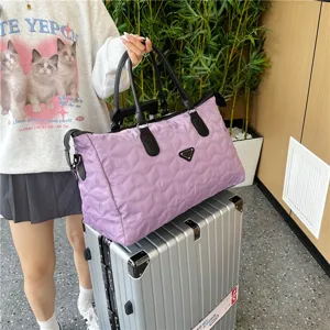 Sac de voyage matelassé pour femme, grand sac à bandoulière pour voyages d'affaires.