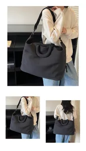 Vue détaillée du grand sac de voyage avec bandoulière et design sombre de style minimaliste.