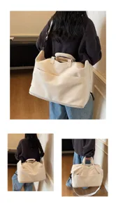 Grand sac de voyage en toile, sac à bandoulière élégant et décontracté pour usage quotidien.