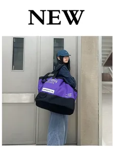 Grand sac de voyage polochon violet et noir, sac de sport et de fitness tres pratique.