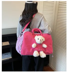 Sac de voyage rose avec pendentif en peluche ours mignon, grand sac à bandoulière décontracté.