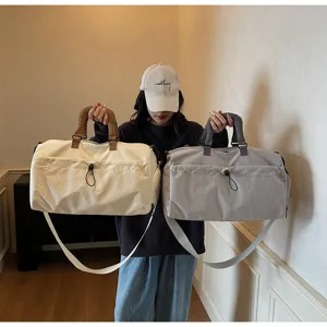 Grand sac de voyage pour courts trajets, sport, fitness et yoga avec compartiment chaussures.
