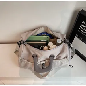 Grand sac de voyage et de sport avec plusieurs compartiments pour le fitness et yoga.