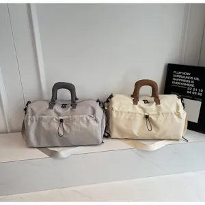 Grand sac de voyage de sport pour fitness, yoga et courts trajets avec compartiment à chaussures.