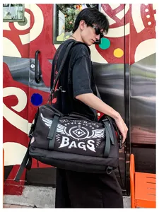 Grand sac à dos de voyage multifonction pour homme, design stylé streetwear sac polochon.