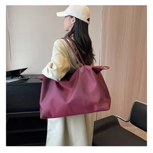 Large capacity travel duffel bag lightweight waterproof overnight luggage for women business trips