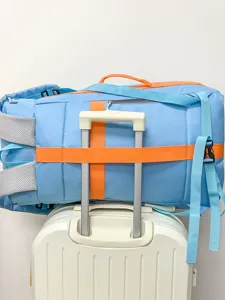 Grand sac à dos de voyage avec sangle de valise, idéal pour les courts séjours.