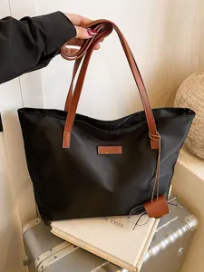 Μαύρη νάιλον τσάντα shopper με καφέ χερούλια, μεγάλη τσάντα ώμου για καθημερινή χρήση.