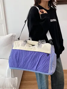 Stijlvolle kleurencombinatie reistas voor dames, perfect voor sport, fitness en weekendjes weg.