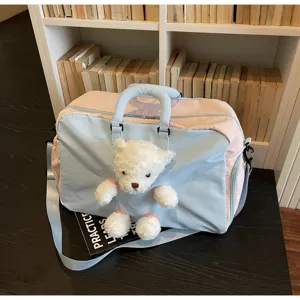 Joli sac de voyage rose et bleu de grande capacité avec un charmant petit ours en peluche blanc