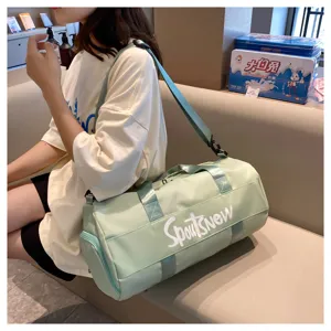 Lightweight green sports duffel bag, large capacity travel fitness gym bag with shoulder strap.