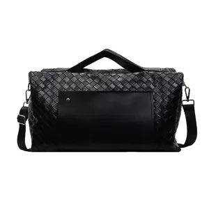 Borsa da viaggio grande in pelle intrecciata nera con tracolla regolabile