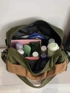 Große Reise-Duffeltasche für Damen, wasserdichte Sport-Fitness-Tasche mit Nass-Trocken-Fächern.