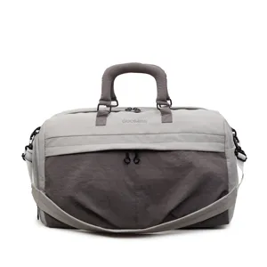 Graue multifunktionale Reisetasche, große Sporttasche für Damen, Hauptansicht vorne.