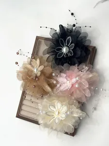 Netzblumen Haarklammern mit Perlen und Strass, elegante Quaste für stilvolles Styling.