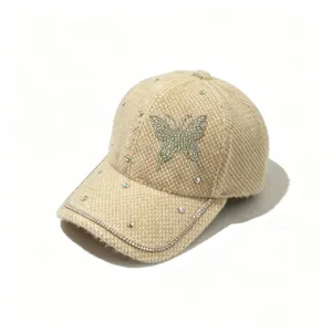 Beigefarbene Damen Baseballcap mit Strass Schmetterling warme Wintermütze Detailansicht