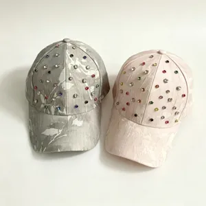 Luxe strass honkbalpet voor dames, stijlvolle pet met gebogen rand voor reizen in de lente.