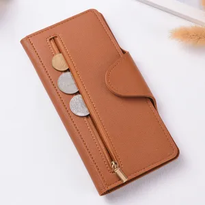 Portafoglio lungo in pelle marrone da donna con tasca portamonete con zip e slot per carte.