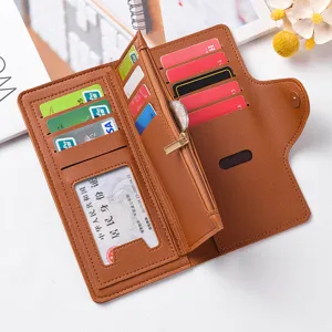 Portafoglio lungo da donna in ecopelle con scomparti per carte e tasca portamonete con zip.