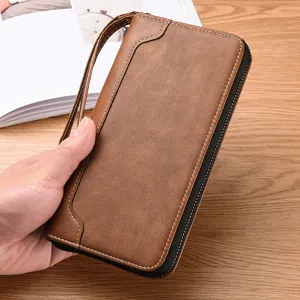 Portafoglio lungo da uomo con cerniera e laccetto, scomparti carte design in pelle.