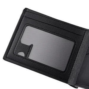 Detailaufnahme des schwarzen Leder-Herrenportemonnaies mit klarem Ausweisfenster.
