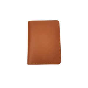 Minimalistische braune Damen Kurzbrieftasche kompakte Kartenetui Alltag Mode Stil chic.