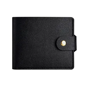 Classico portafoglio corto in ecopelle nera con chiusura a pressione, compatto ed elegante.